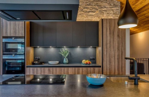 Chamonix-Mont-Blanc Ski Chalet | Chalet Choucas - Modern Luxury - Heart of Chamonix