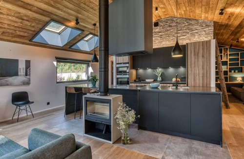 Chamonix-Mont-Blanc Ski Chalet | Chalet Choucas - Modern Luxury - Heart of Chamonix