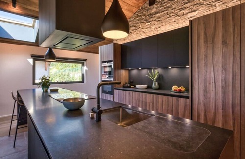 Chamonix-Mont-Blanc Ski Chalet | Chalet Choucas - Modern Luxury - Heart of Chamonix