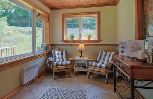 St-Adolphe-d'Howard Ski Chalet | Chalet du Domaine: Spa + View!