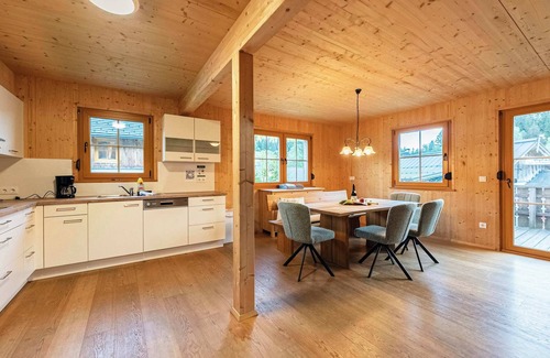 Altaussee House | Chalet Dachstein | Sauna | Kitchen | Parking