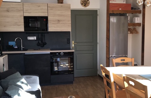 La Joue du Loup Ski Chalet | Chalet "Demi En Duplex" with Mountain View and Shared Pool