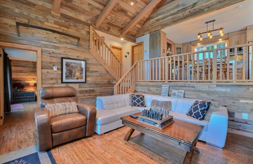 Sainte-Anne-du-Lac Ski Chalet | Chalet des Grands Espaces Verts- with spa and breathtaking waterfront views