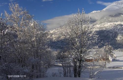 Ried-Brig Apartment | Chalet Esher Surrey