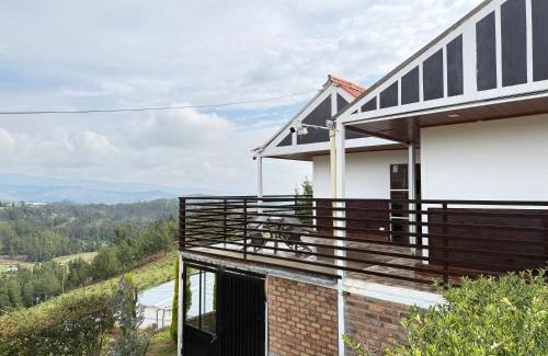 Pesca Ski Chalet | Chalet Familiar Delpilar, Full equipado, zona de Jacuzzi!
