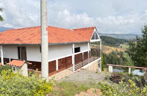 Pesca Ski Chalet | Chalet Familiar Delpilar, Full equipado, zona de Jacuzzi!