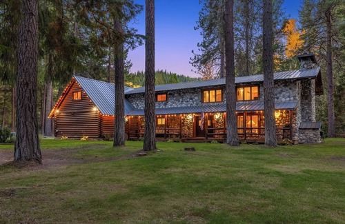 Leavenworth House | Chalet Ferneau - Riverfront, Sauna, Hot Tub, Ski, Golf, Hike