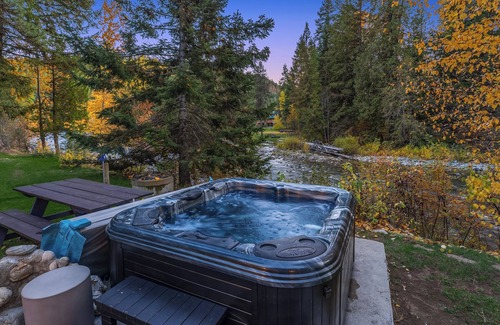 Leavenworth House | Chalet Ferneau - Riverfront, Sauna, Hot Tub, Ski, Golf, Hike