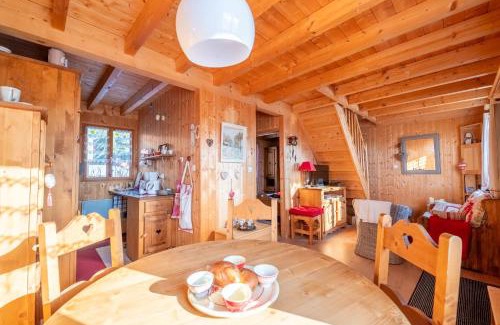 Saint-Laurent-en-Grandvaux House | Chalet L’Embellie - Chalet avec piscine partagée