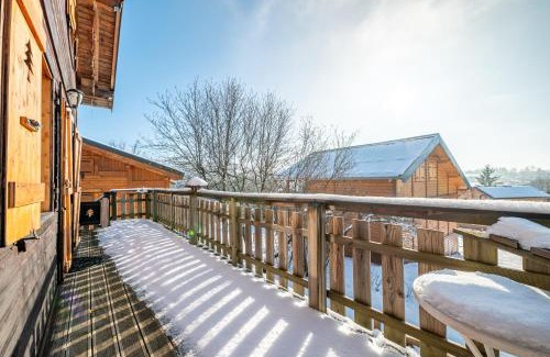 Saint-Laurent-en-Grandvaux House | Chalet L’Embellie - Chalet avec piscine partagée