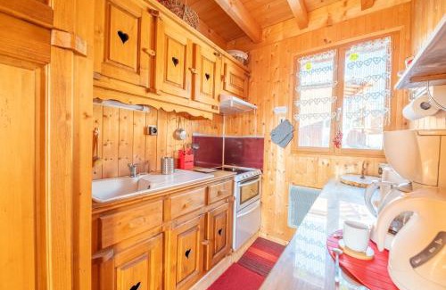Saint-Laurent-en-Grandvaux House | Chalet L’Embellie - Chalet avec piscine partagée