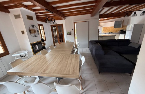 Boutx House | Chalet 'Gite 12 Personnes Boutx' with Mountain View, Private Terrace and Wi-Fi
