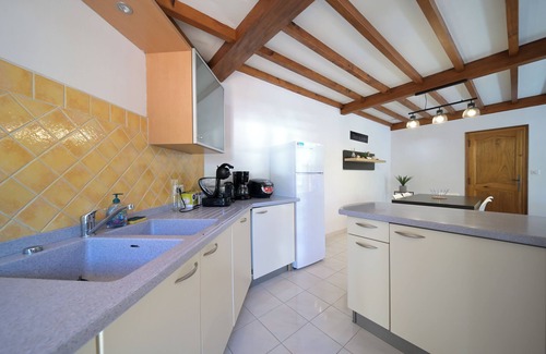 Boutx House | Chalet 'Gite 12 Personnes Boutx' with Mountain View, Private Terrace and Wi-Fi
