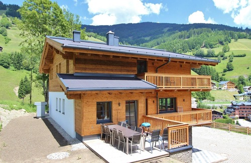 Vorderglemm Ski Chalet | Chalet in Saalbach by Ski Lift & Slopes