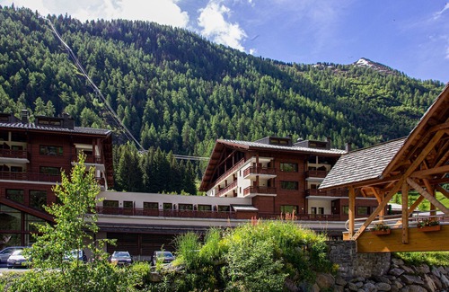 Vallorcine Apartment | Chalet in French Alps with Stunning Views