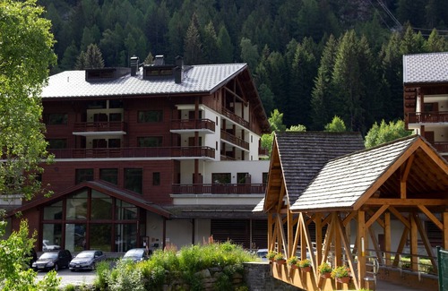 Vallorcine Apartment | Chalet in French Alps with Stunning Views
