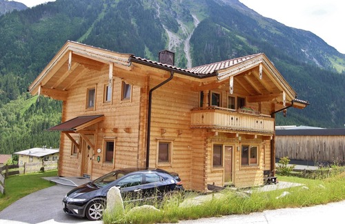 Oberkrimml Ski Chalet | Chalet in Krimml near Europe's Highest Waterfall
