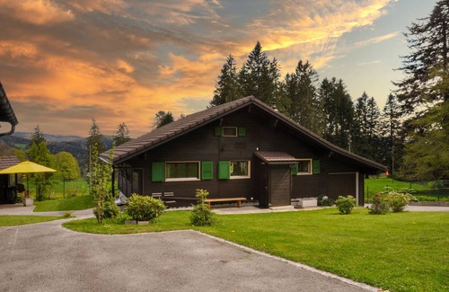 Le Locle Ski Chalet | Chalet in the heart of nature with Spa