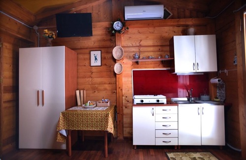 Rogliano Ski Chalet | Chalet in the woods of 16 sqm + services, immersed in the greenery of the Bocchineri Estate.