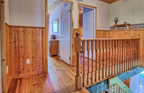 Sainte-Anne-du-Lac Cottage | Chalet la Boréale - Tranquility by the lake!