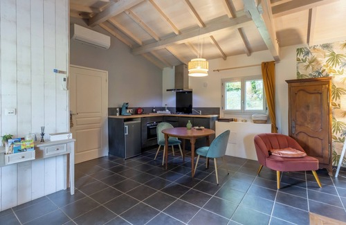 Saint-Cybranet House | Chalet La Truffe – Romantic with Private Spa, Terrace, Garden, Breakfast & Air Conditioning