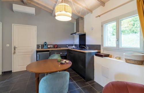 Saint-Cybranet House | Chalet La Truffe – Romantic with Private Spa, Terrace, Garden, Breakfast & Air Conditioning