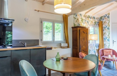 Saint-Cybranet House | Chalet La Truffe – Romantic with Private Spa, Terrace, Garden, Breakfast & Air Conditioning
