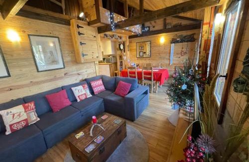 La Lechere Ski Chalet | Chalet Le Doux Si, Large Self-Contained Apartment, 2km from Doucy-Combelouvière and close to Valmorel