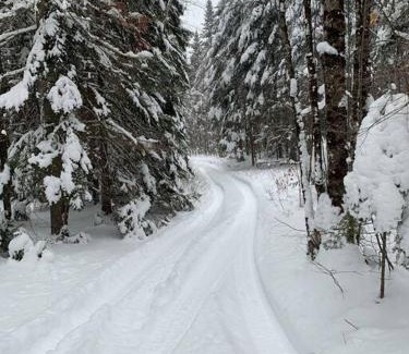 Saint Zenon Ski Chalet | Chalet le Huard directement au bord du lac