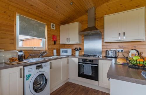 Kinross Ski Chalet | Chalet Loch Leven Lodge 21 by Interhome