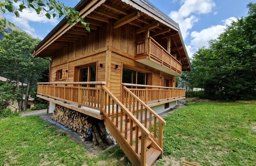 Chamonix-Mont-Blanc Ski Chalet | Chalet Manala au Calme, 1500m2 de Terrain et vue Imprenable!