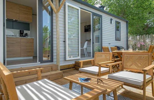 Le Grau-dʼAgde House | Chalet near French Coast with Pool & Slide