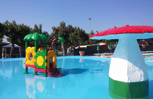 Lido di Dante Ski Chalet | Chalet on camping ground
