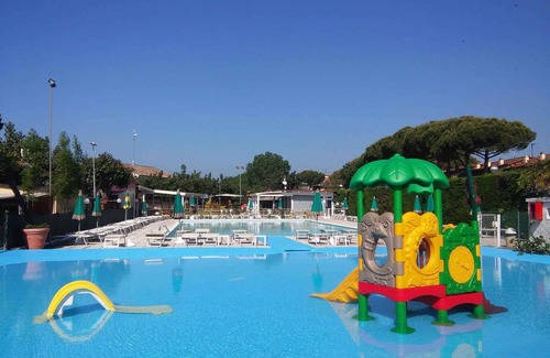 Lido di Dante Ski Chalet | Chalet on camping ground