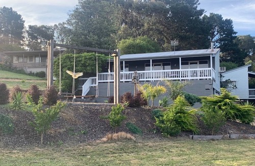 Goughs Bay House | Chalet on Lake Eildon, easy access to Mt Buller and surrounding countryside