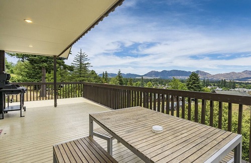 Hanmer Springs Cottage | Chalet Oregon - Hanmer Springs Holiday Home
