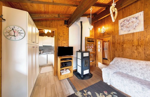 Forno di Zoldo Ski Chalet | Chalet 'Orserose I Fer Da Stir' with Mountain View, Shared Terrace and Wi-Fi