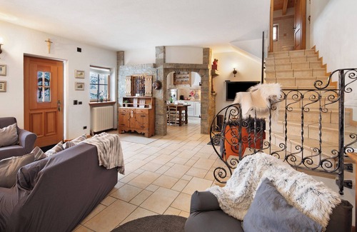 Livigno Ski Chalet | Chalet 'Royal' with Mountain View, Private Garden and Wi-Fi