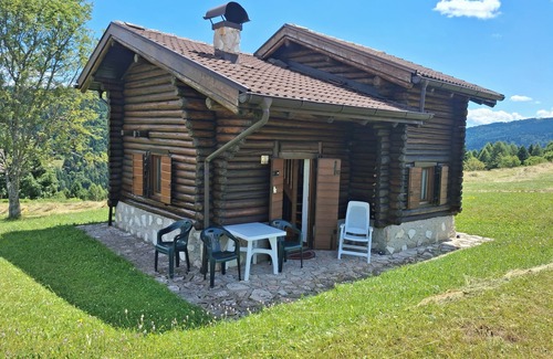 Castello Tesino Ski Chalet | Chalet surrounded by greenery near MTB routes