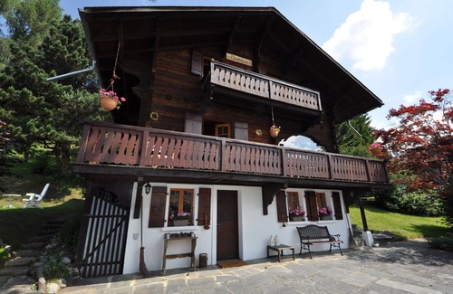 Les Posses-sur-Bex Ski Chalet | Chalet Tendre est la Nuit - 3 bedrooms - very pretty and cozy chalet just above the village of Gryon