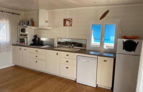 Gruissan Plage Ski Chalet | CHALET TRADITIONNEL EN FRONT DE MER. with terrace and panoramic sea view
