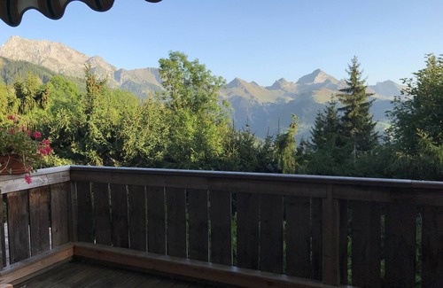 Manigod Ski Chalet | Chalet 'Velajule' with Mountain View, Shared Pool and Wi-Fi