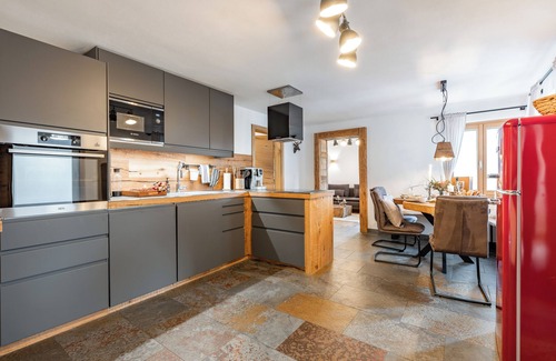 Heiligenblut Apartment | Chalet Waldhäusl Sauna, Whirlpool, Terrace, Fireplace & Mountain Views Sleeps 6