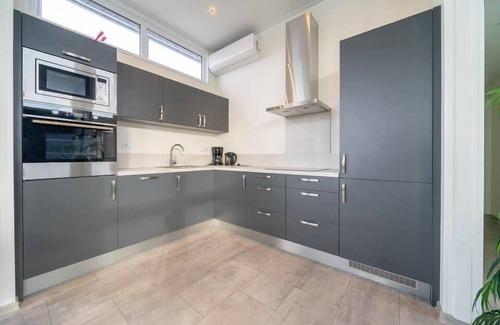 Linden House | Chalet with 3 bedrooms, a terrace and a jetty