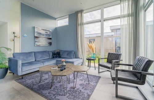 Linden House | Chalet with 3 bedrooms, a terrace and a jetty