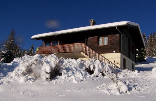 Prenovel Ski Chalet | Chalet with fireplace (wood supplied) sleeps 10 (discount for stays of 3 nights or more)