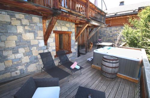Vars Ski Chalet | Chalet with Ski Slope Views, Jacuzzi & Cinema Room
