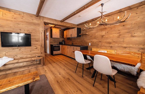 Berwang Apartment | Chalet zur Rose 3-room apartment "Alpenrose" 2-8 persons (90m2)