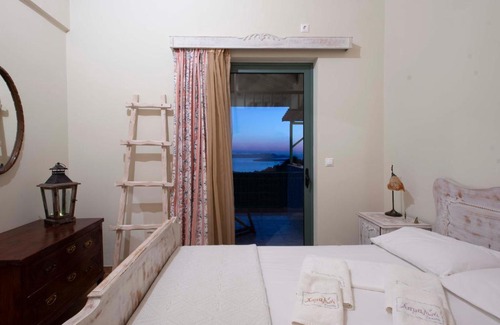 Pylos-Nestoras House | Chamaloni Cottages