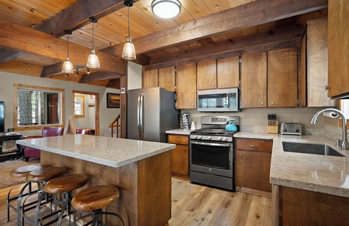 Chamberlands Ski Chalet | Chambers Dreamin'-Chambers Beach, Pool & Tennis, Beautiful 3 bedroom, 2 bath
